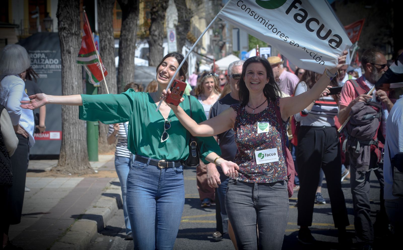 La manifestación de Marea Blanca por las calles de Sevilla, en imágenes