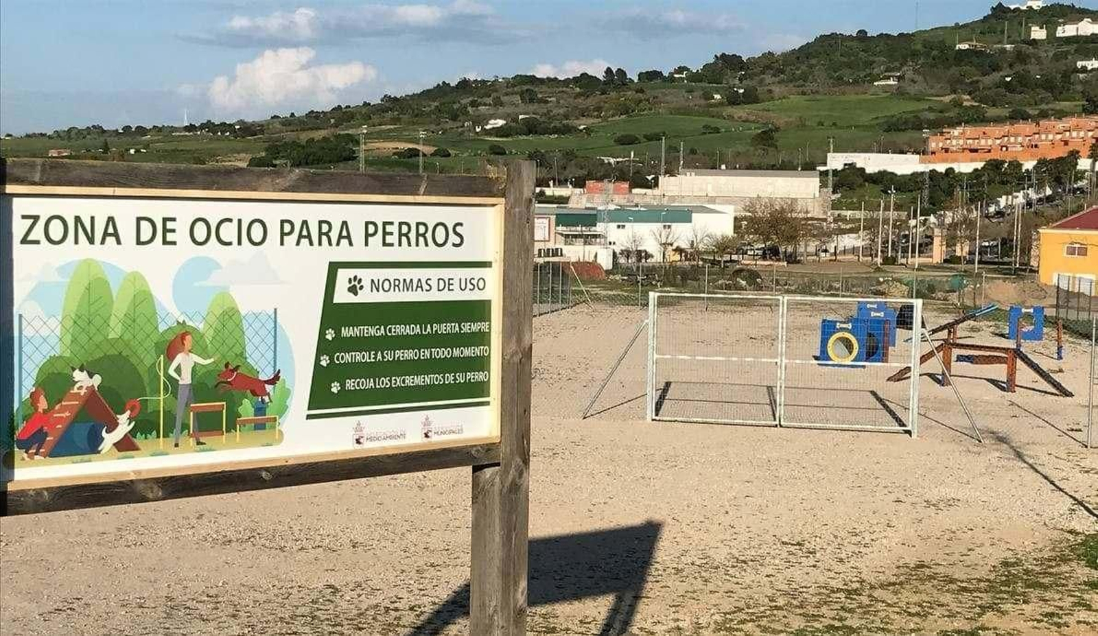 El parque canino en un parque público de Medina.