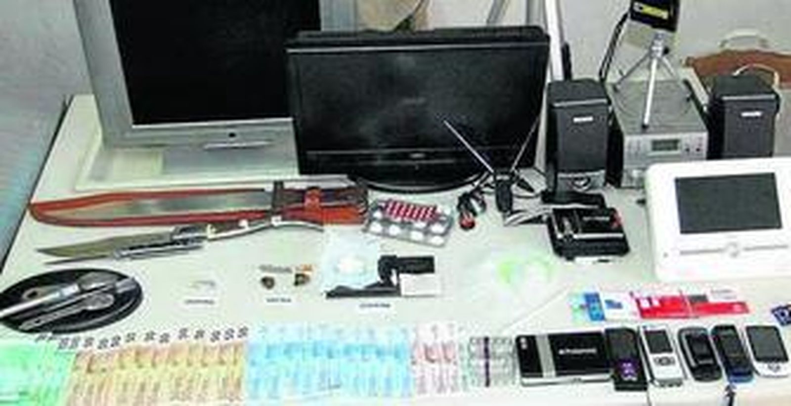 Material que fue incautado durante el operativo policial.