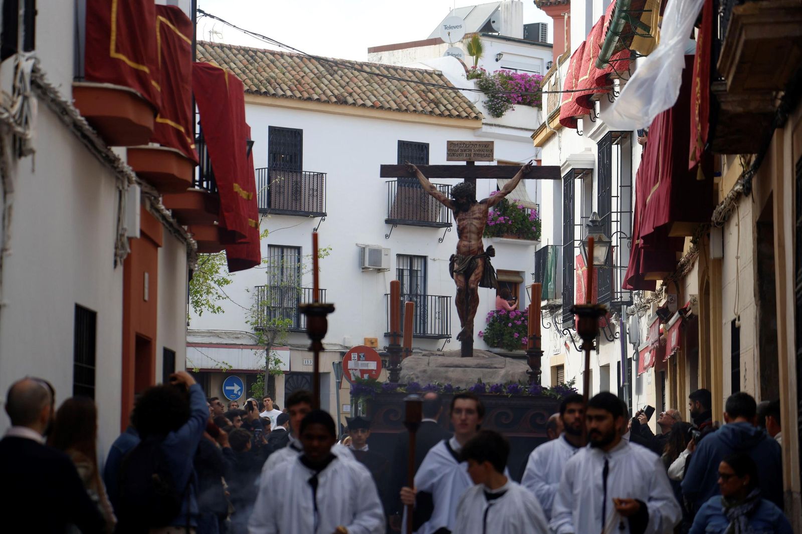 La procesión de la Universitaria en este Martes Santo de Córdoba, en imágenes