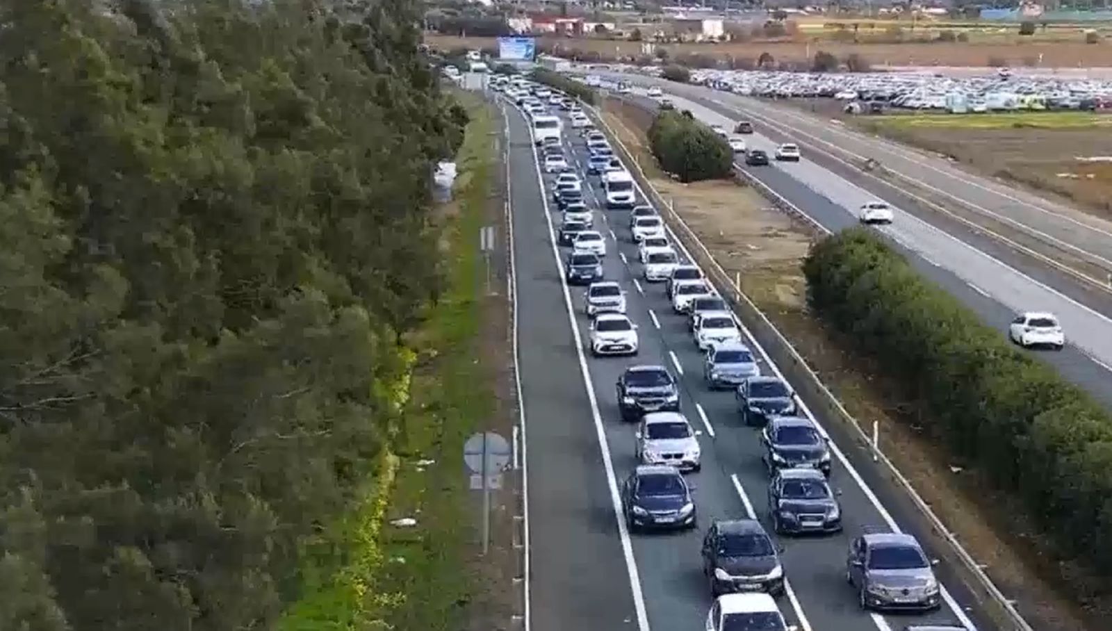 Un accidente en la A-4 a la altura del Aeropuerto de Sevilla provoca retenciones kilométricas