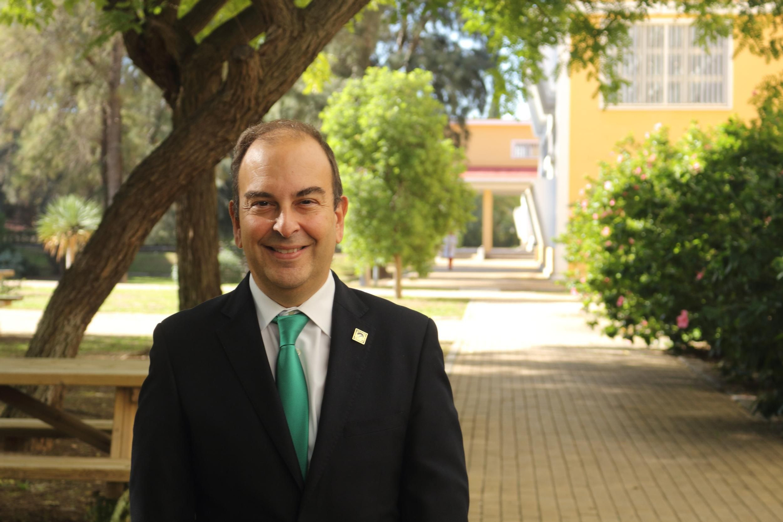 Álvaro López Cabrales, Decano de la Facultad de Ciencias Empresariales