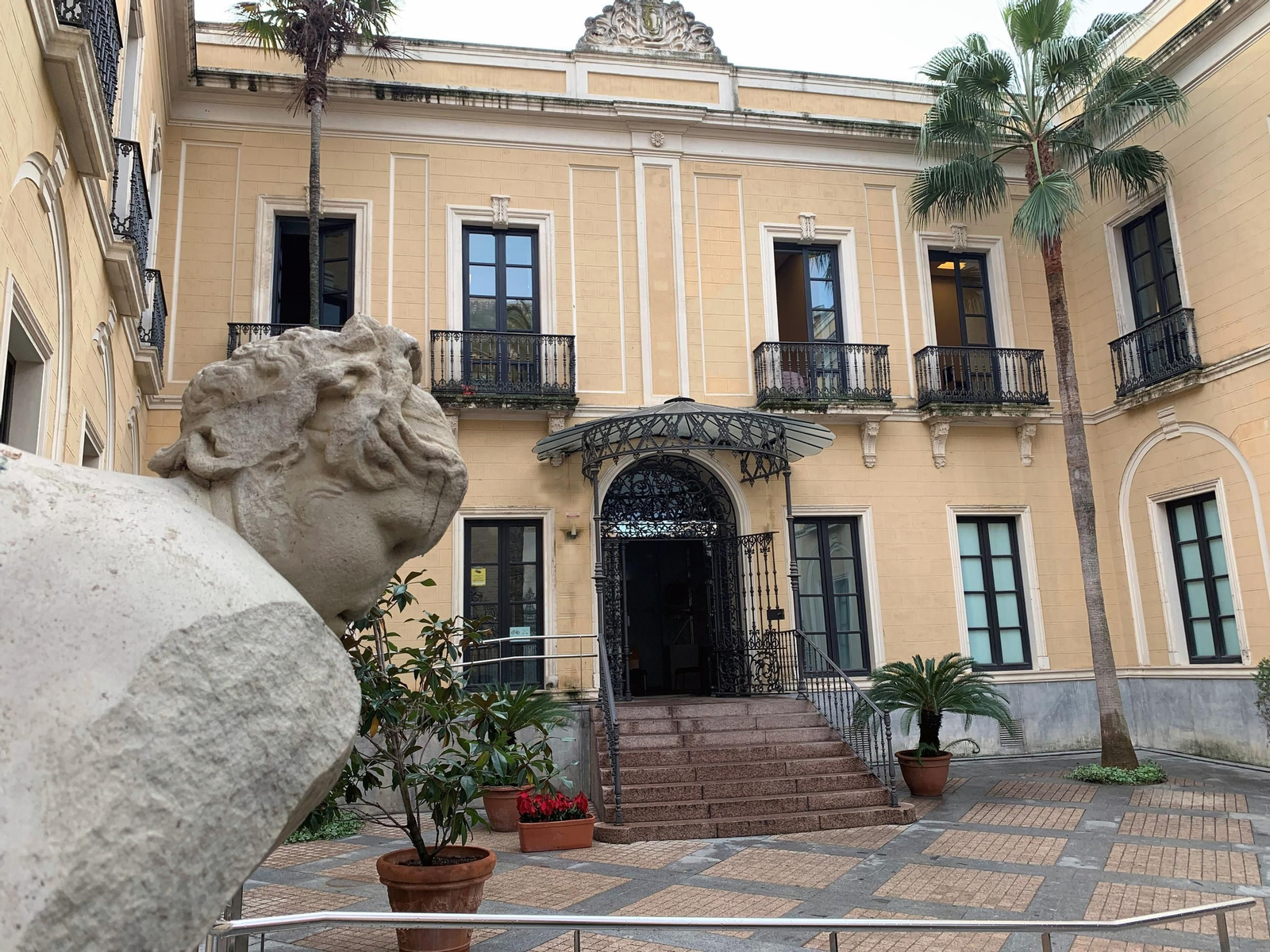 Fachada de la Sala Vimcorsa, una de las sedes de la exposición