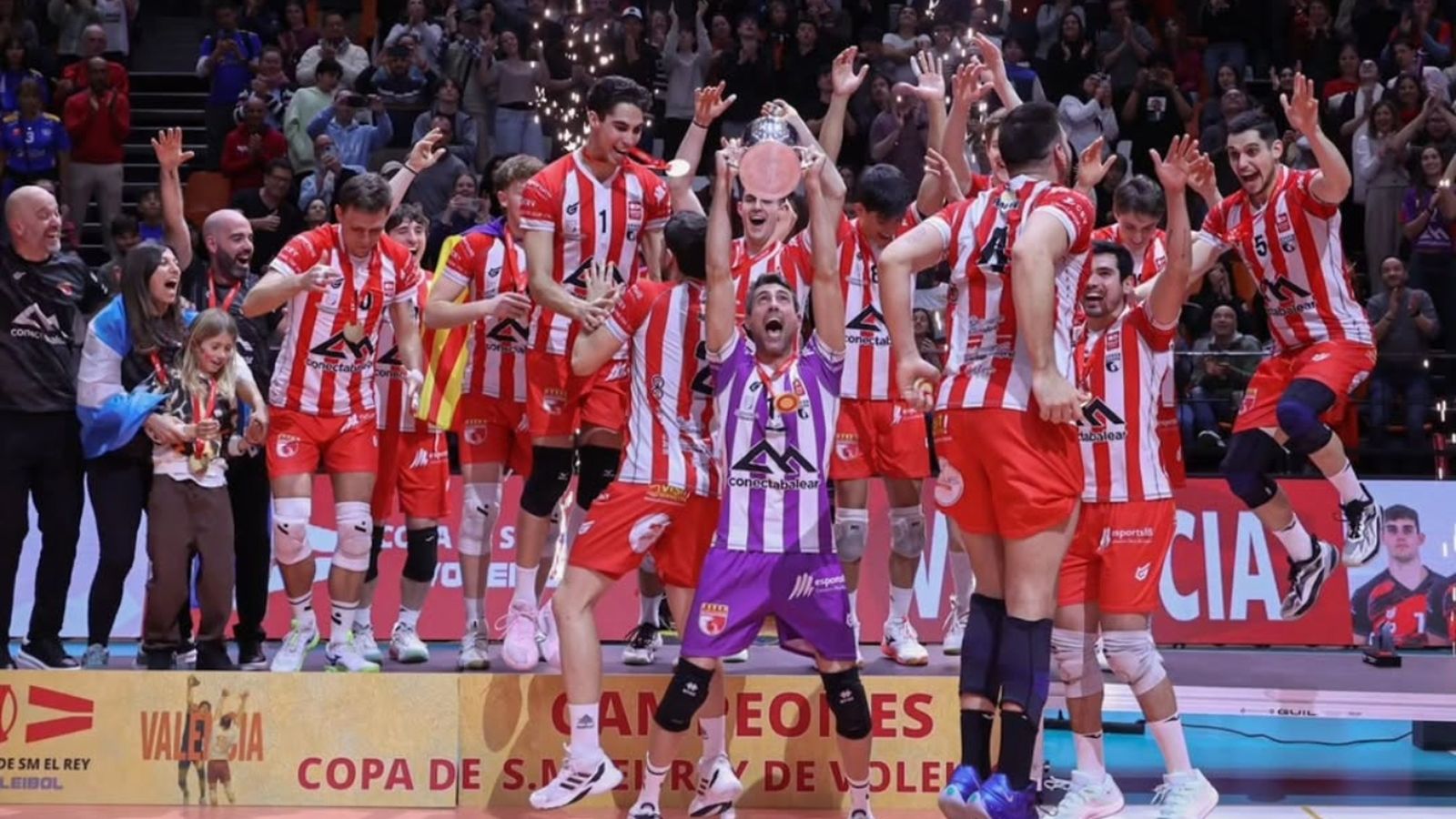 Los baleares celebran el primer título de su historia en la cita celebrada en Valencia.