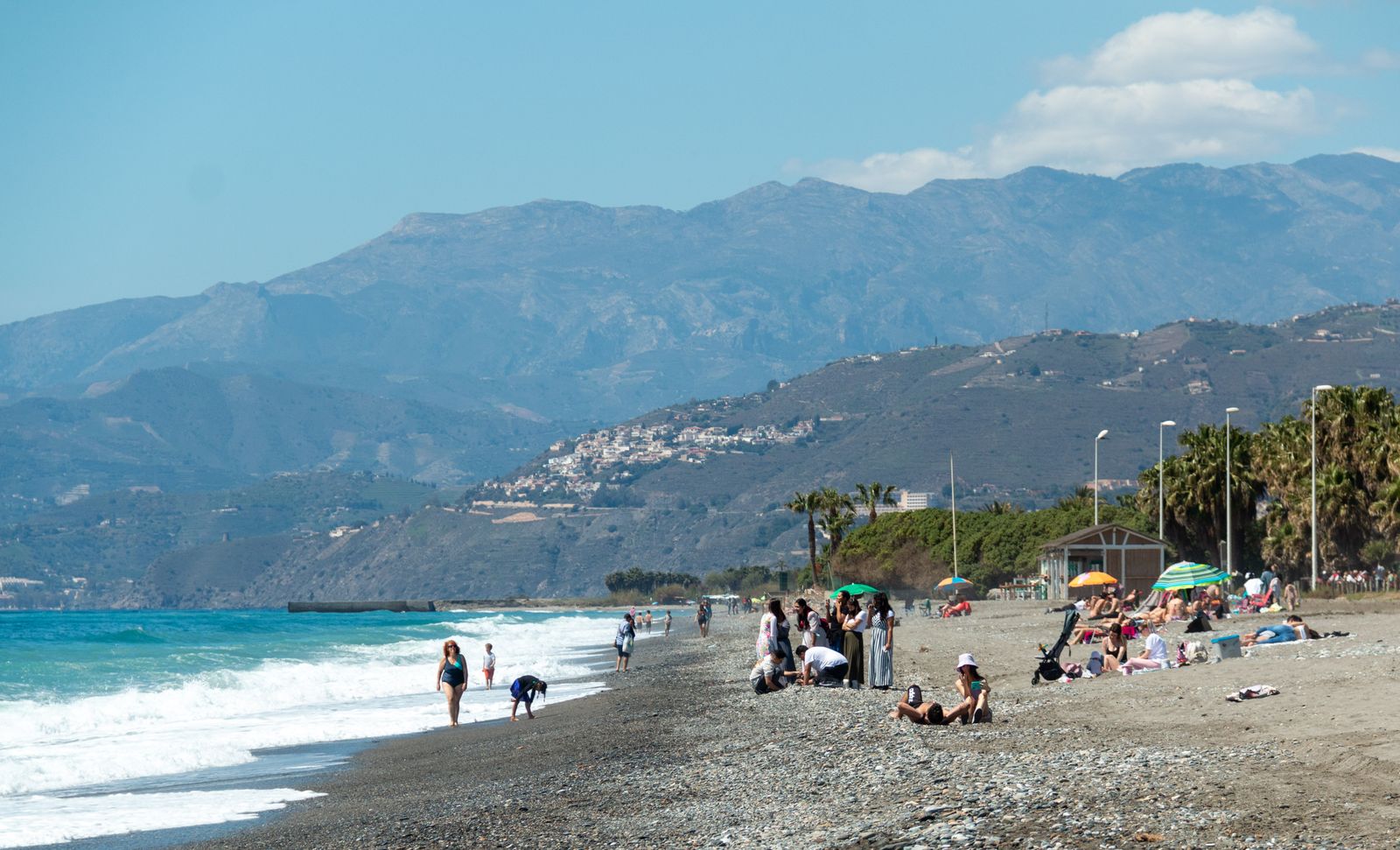Sol, terrazas y gran afluencia de turistas: la Costa celebra los primeros días de Semana Santa
