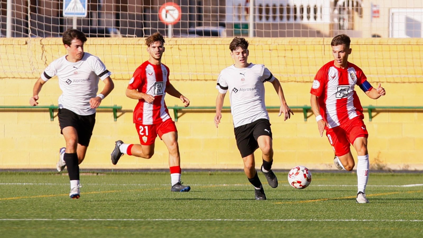 Almerienses y cañaeros se juegan la clasificación a la Copa del Rey juvenil.