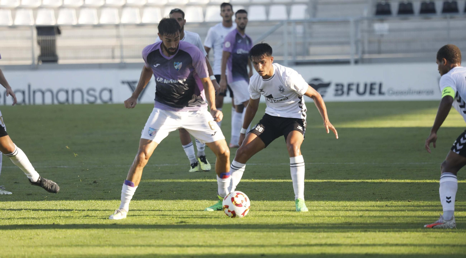 Las fotos del Balona - Estepona de pretemporada en el Ciudad de La Línea (1-1)