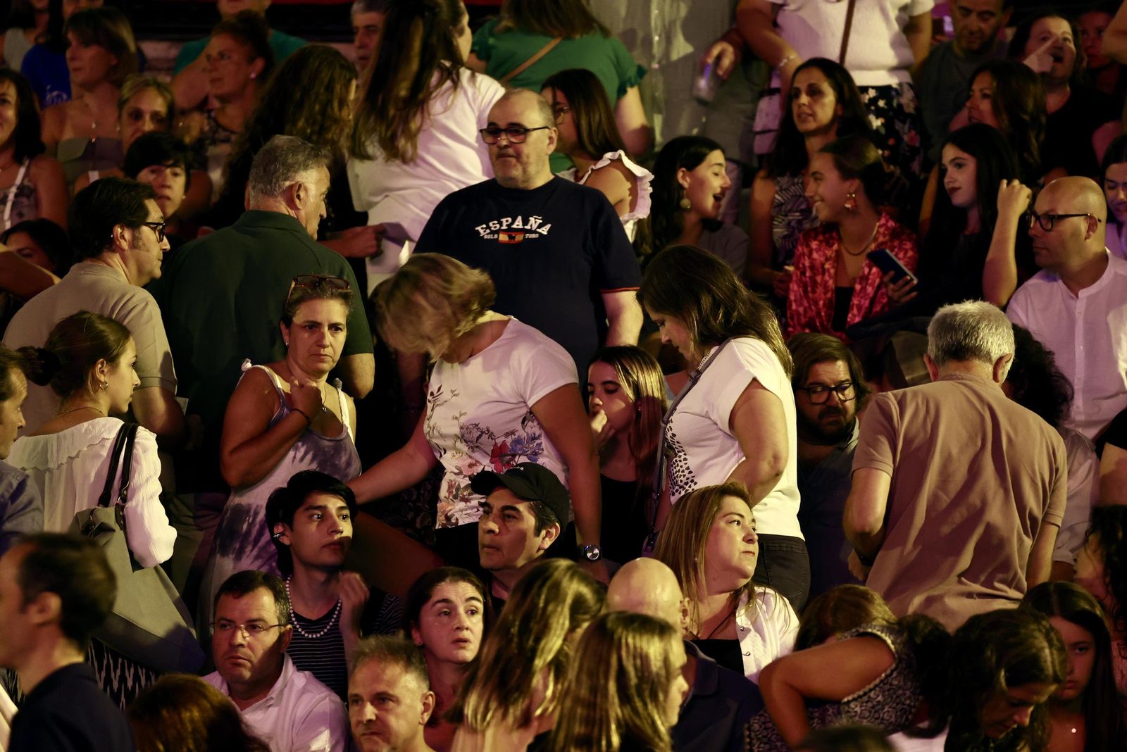 Búscate en el concierto de Hombres G