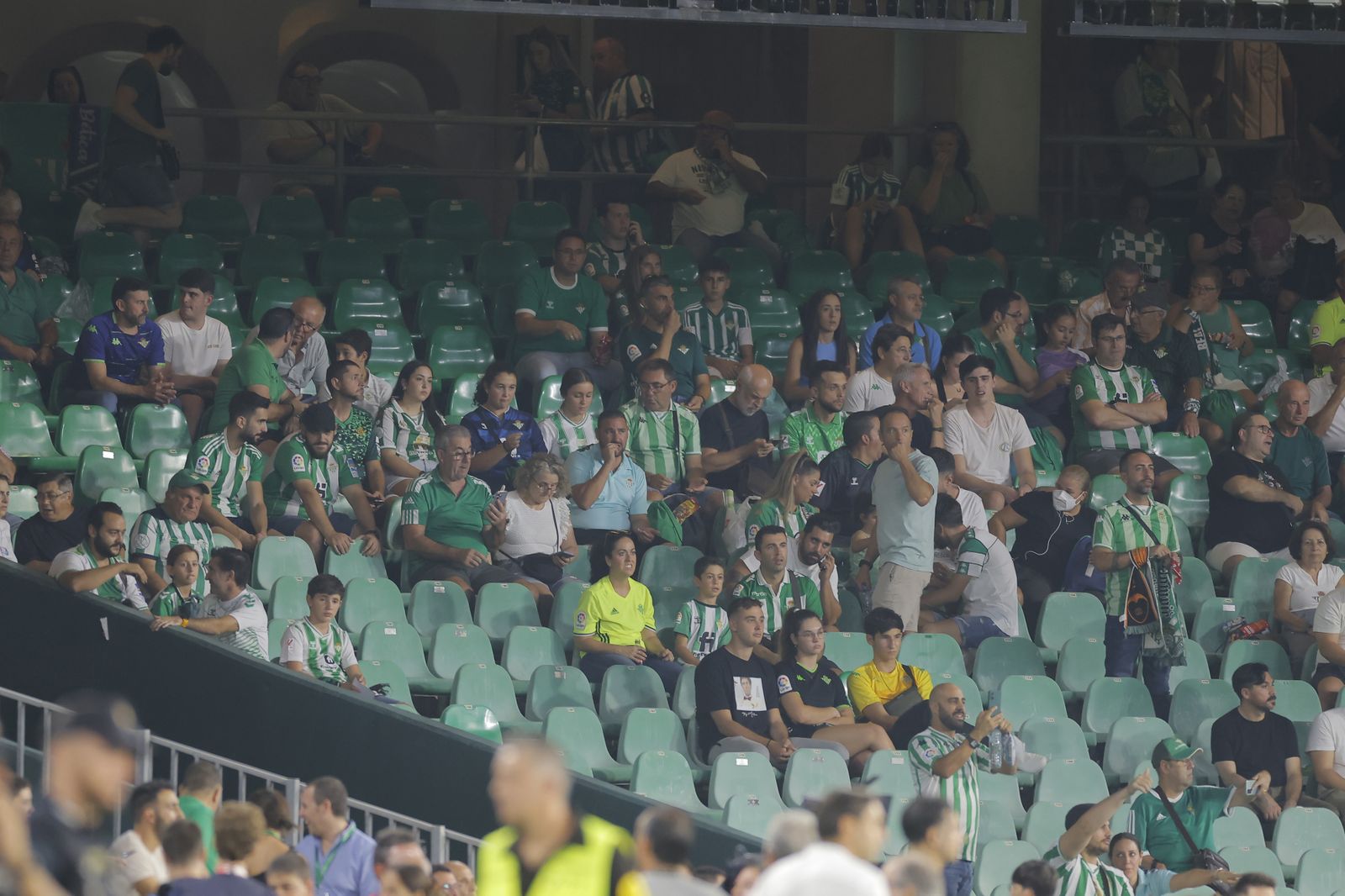 Búscate en las fotos del Betis-Valencia