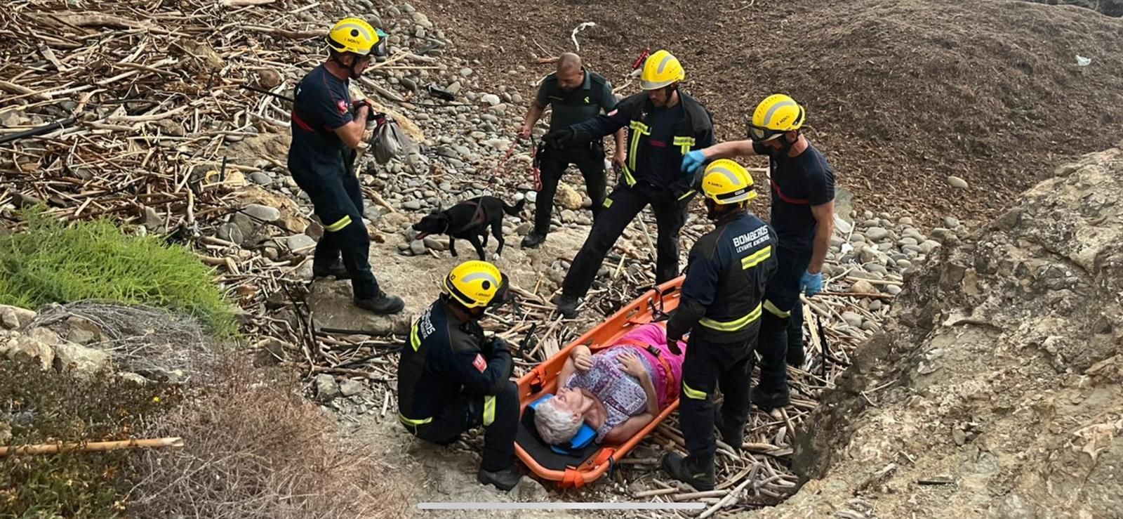 Rescatada una mujer herida tras precipitarse por un acantilado en San ...