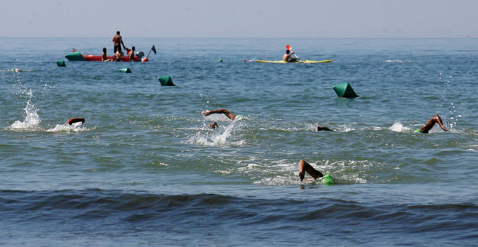 Jornada de natación en Punta Umbría.