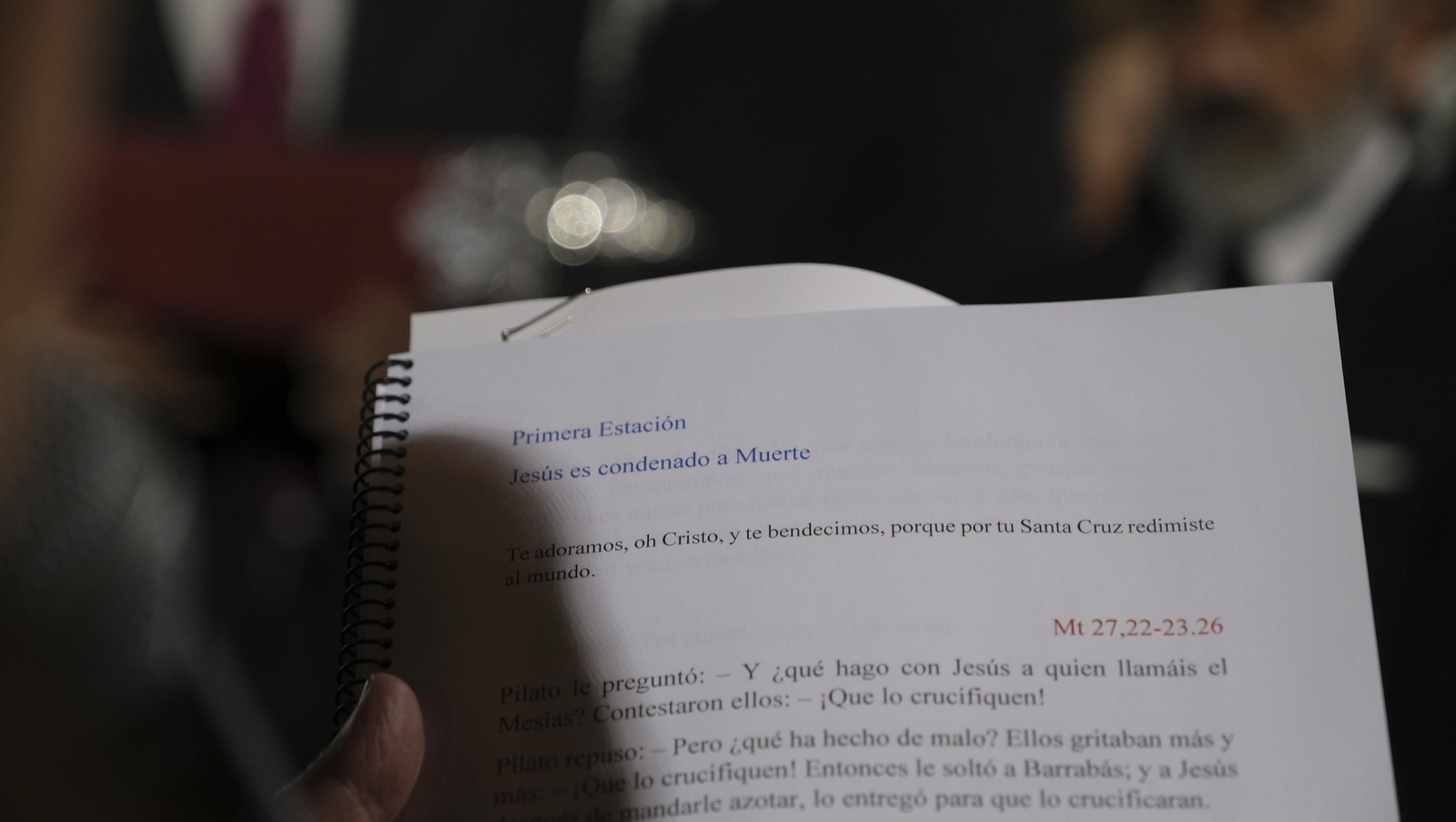 Procesión del Vía Crucis-Cristo de la Escucha en Almería, en imágenes