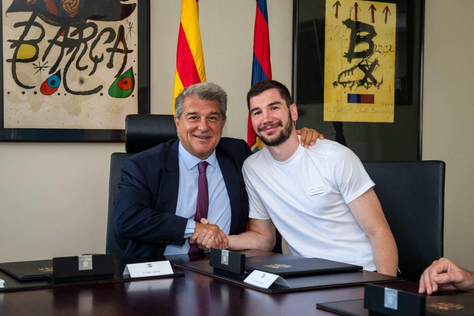 Darío Brizuela firma contrato con el Barcelona
