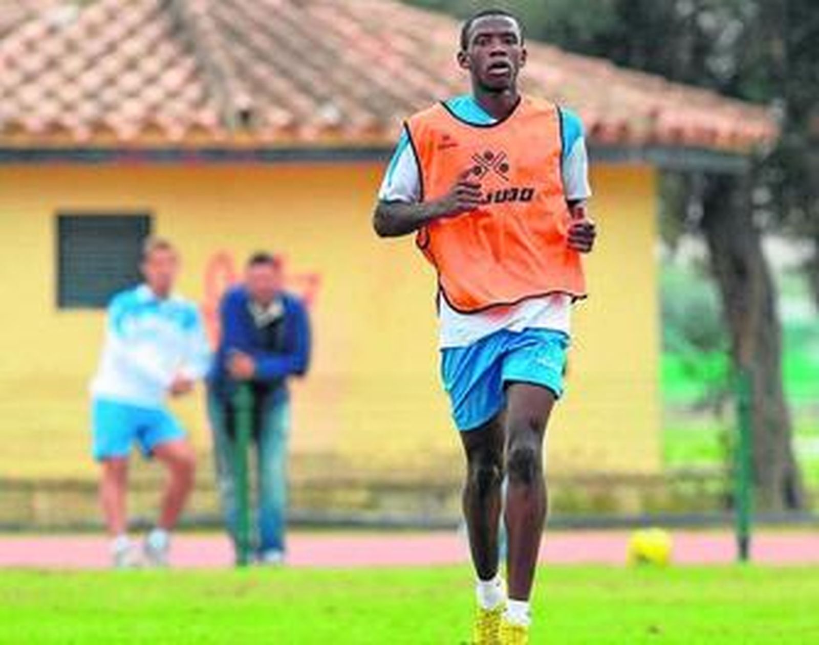 Stephane Emaná, durante el entrenamiento de ayer.