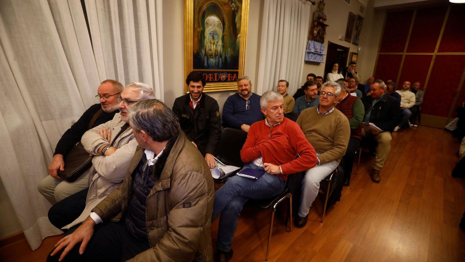 Los hermanos mayores, presentes en la asamblea.