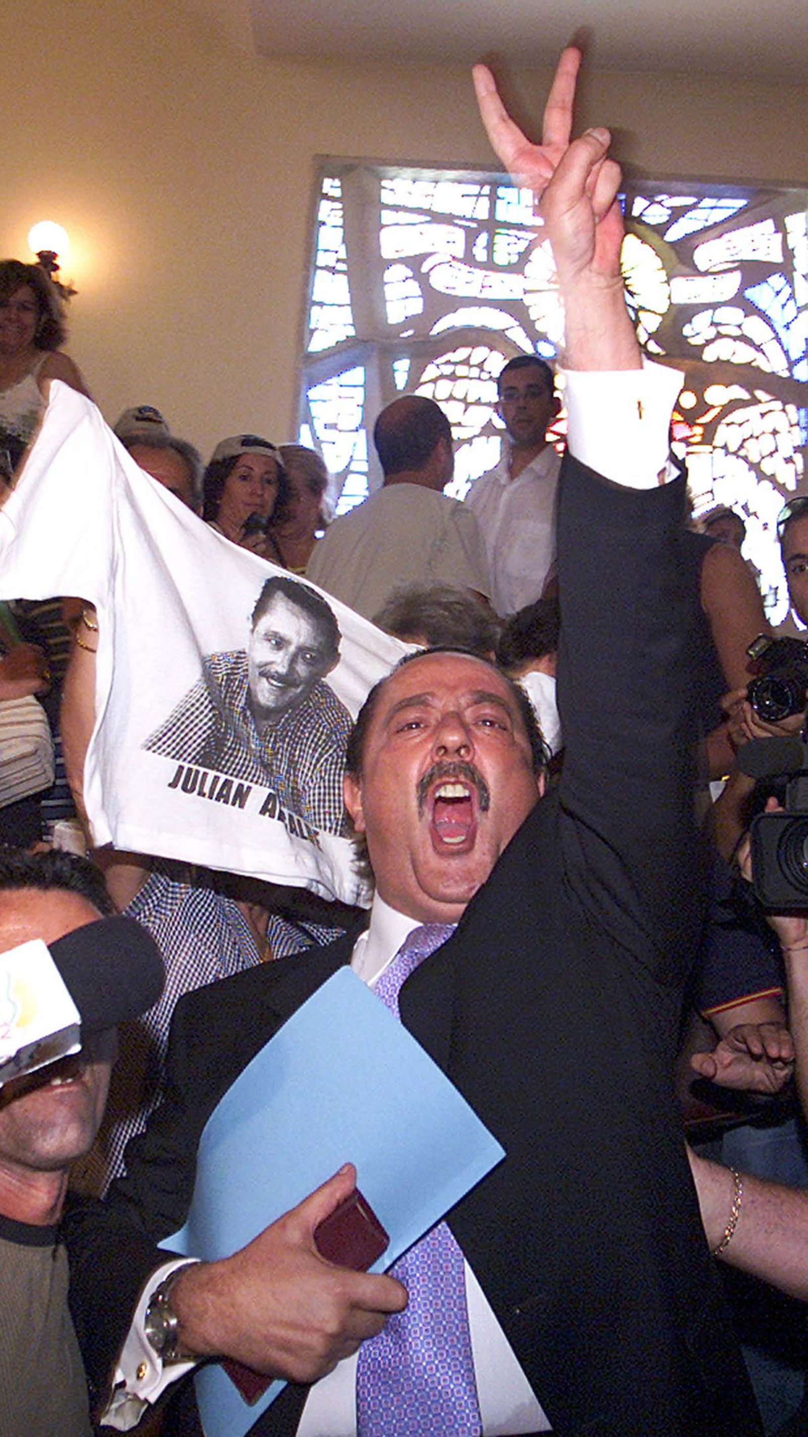 Julián Muñoz es desalojado de la Alcaldía con tránsfugas del GIL con Marisol Yagüe al frente