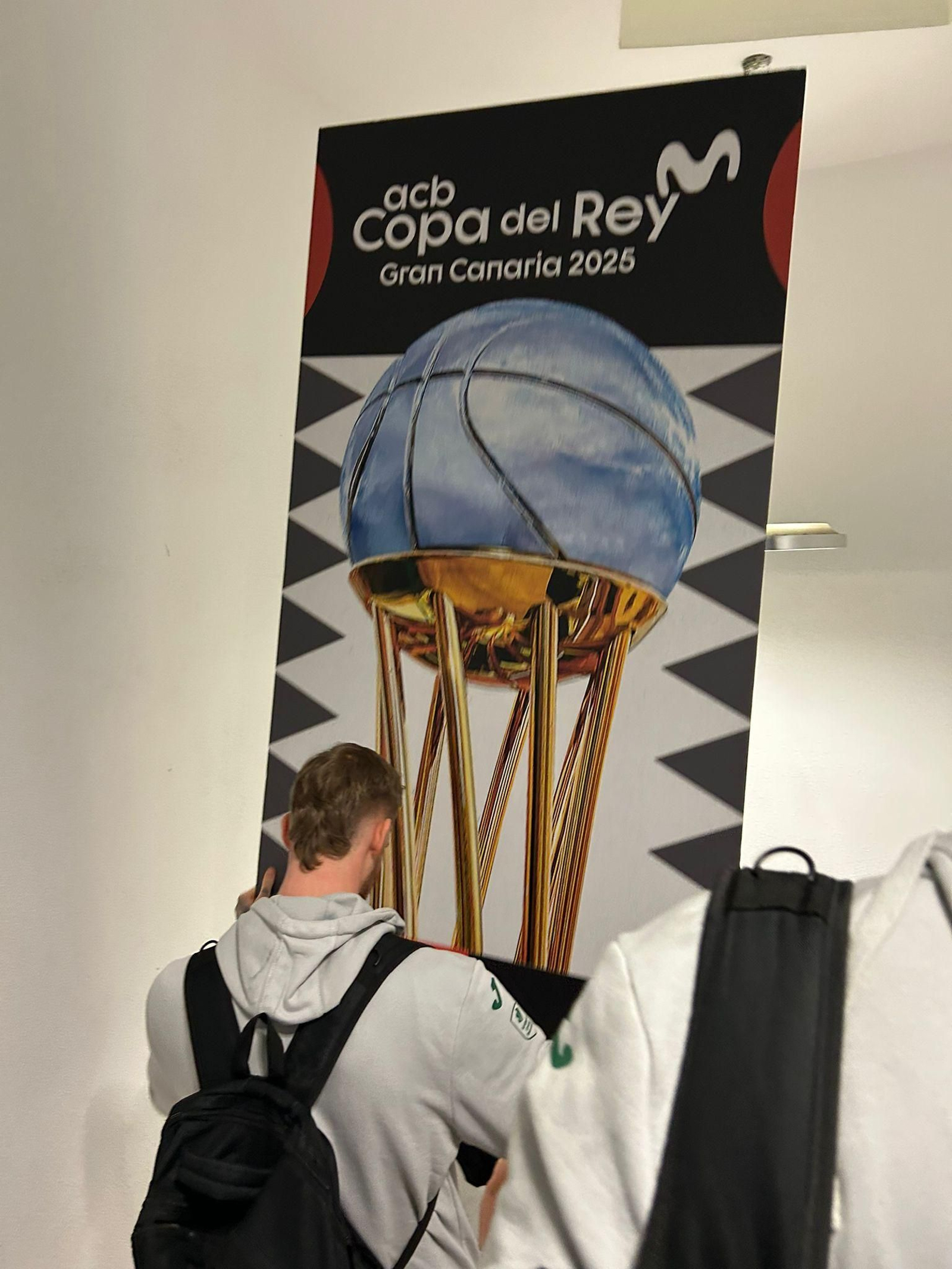 Alegría en la llegada del Unicaja al aeropuerto