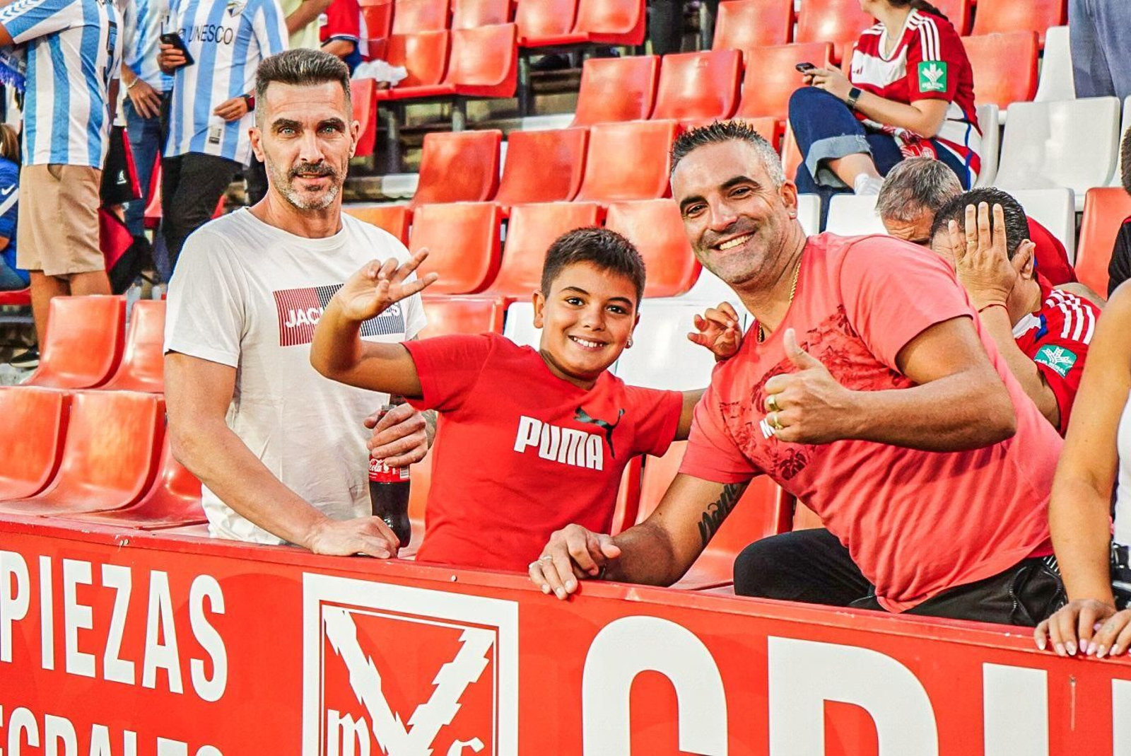 Encuéntrate en la grada de Los Cármenes en el Granada-Málaga