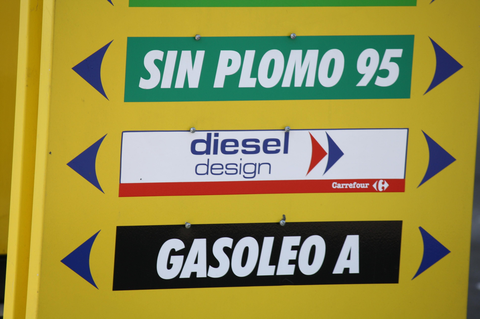 La subida del diésel costará 3,3 euros al mes a los usuarios, según Hacienda