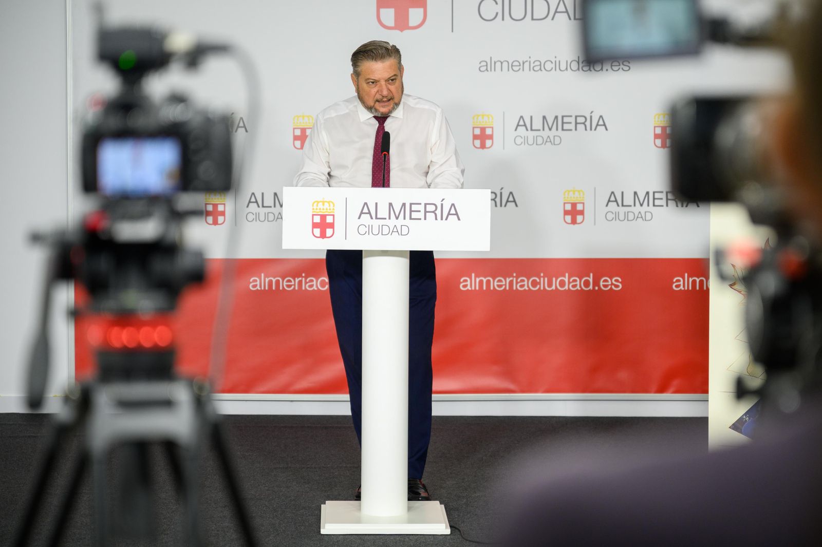 El concejal Diego Cruz durante la presentación de la programación cultural de otoño de Almería.
