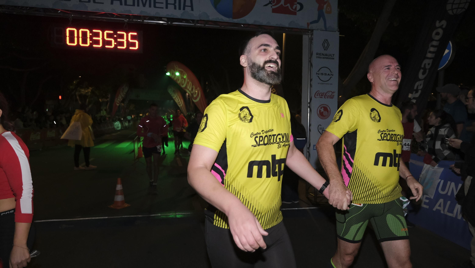 Imágenes de la XIV edición de la San Silvestre de Almería