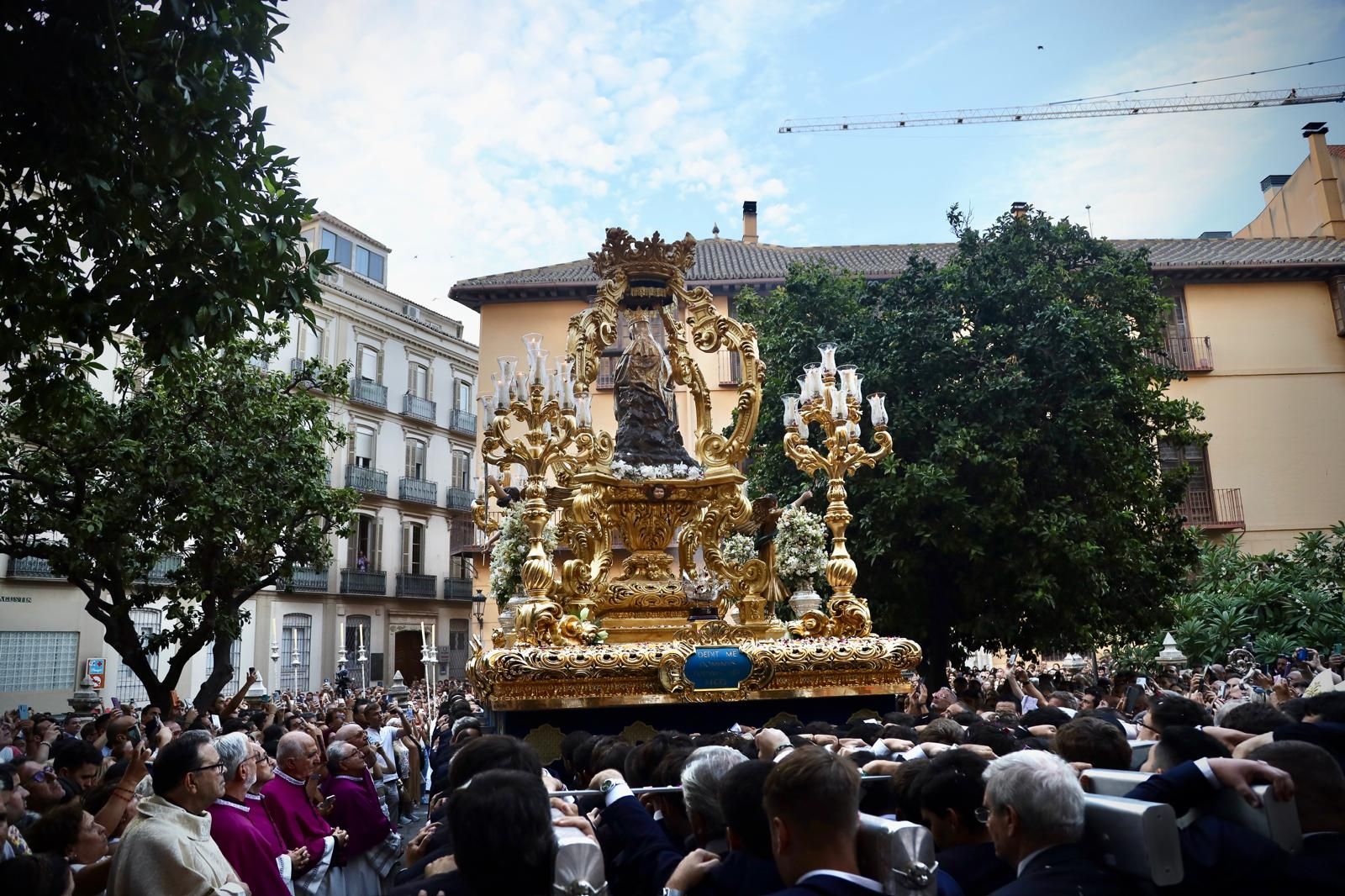 La procesión de la Virgen de la Victoria de Málaga, en imágenes