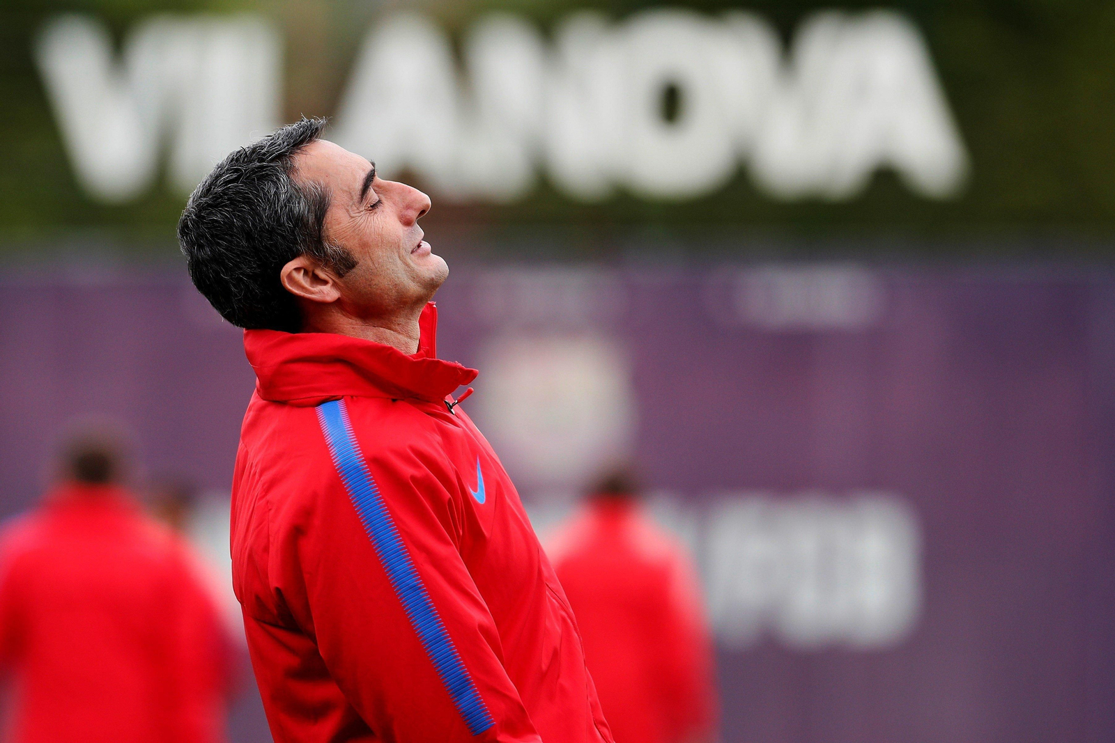 El entrenador del Barcelona, Ernesto Valverde, durante el entrenamiento de la plantilla en la ciudad deportiva.