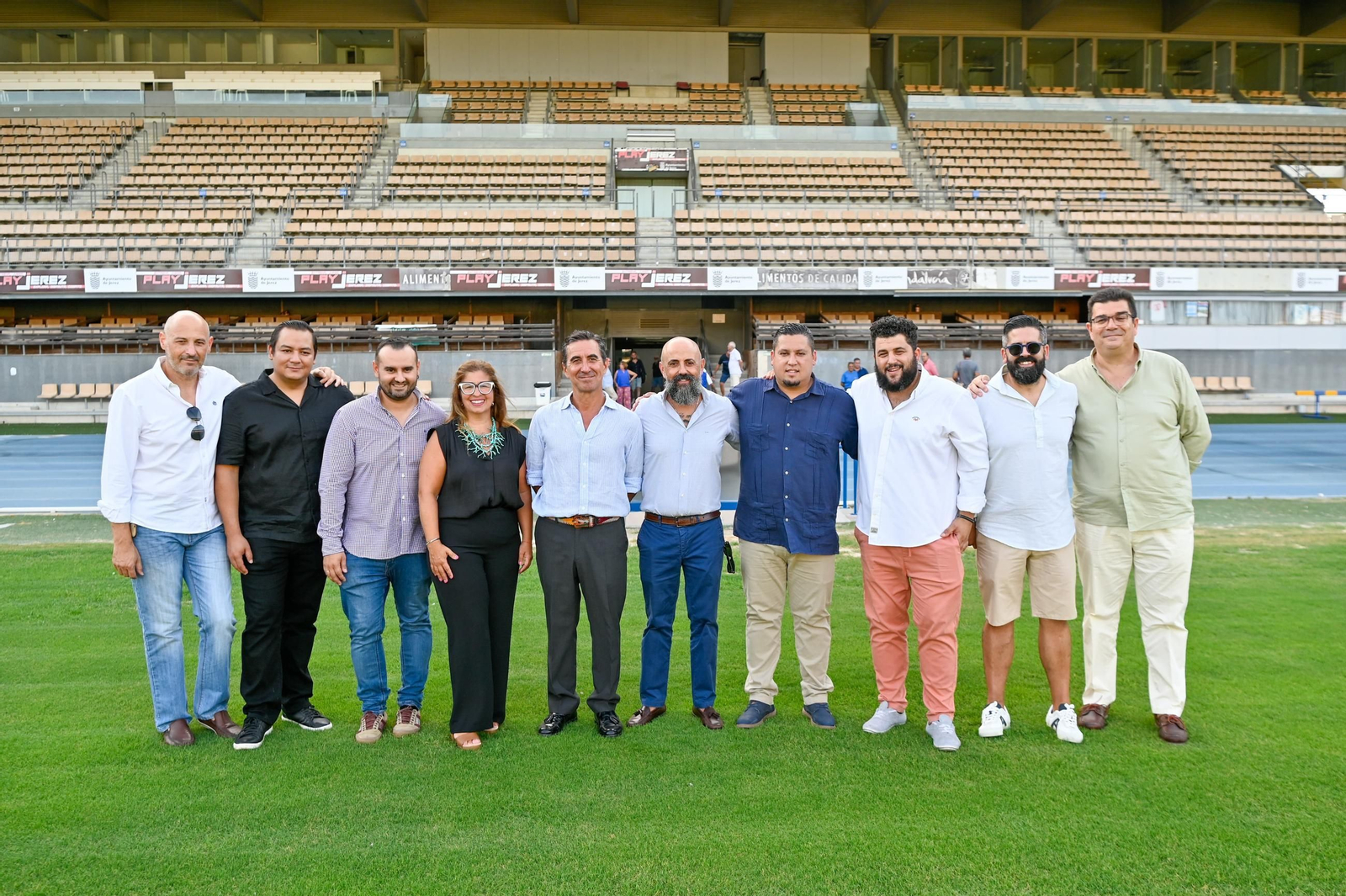 Imágenes de la firma del convenio entre Ayuntamiento y Xerez CD