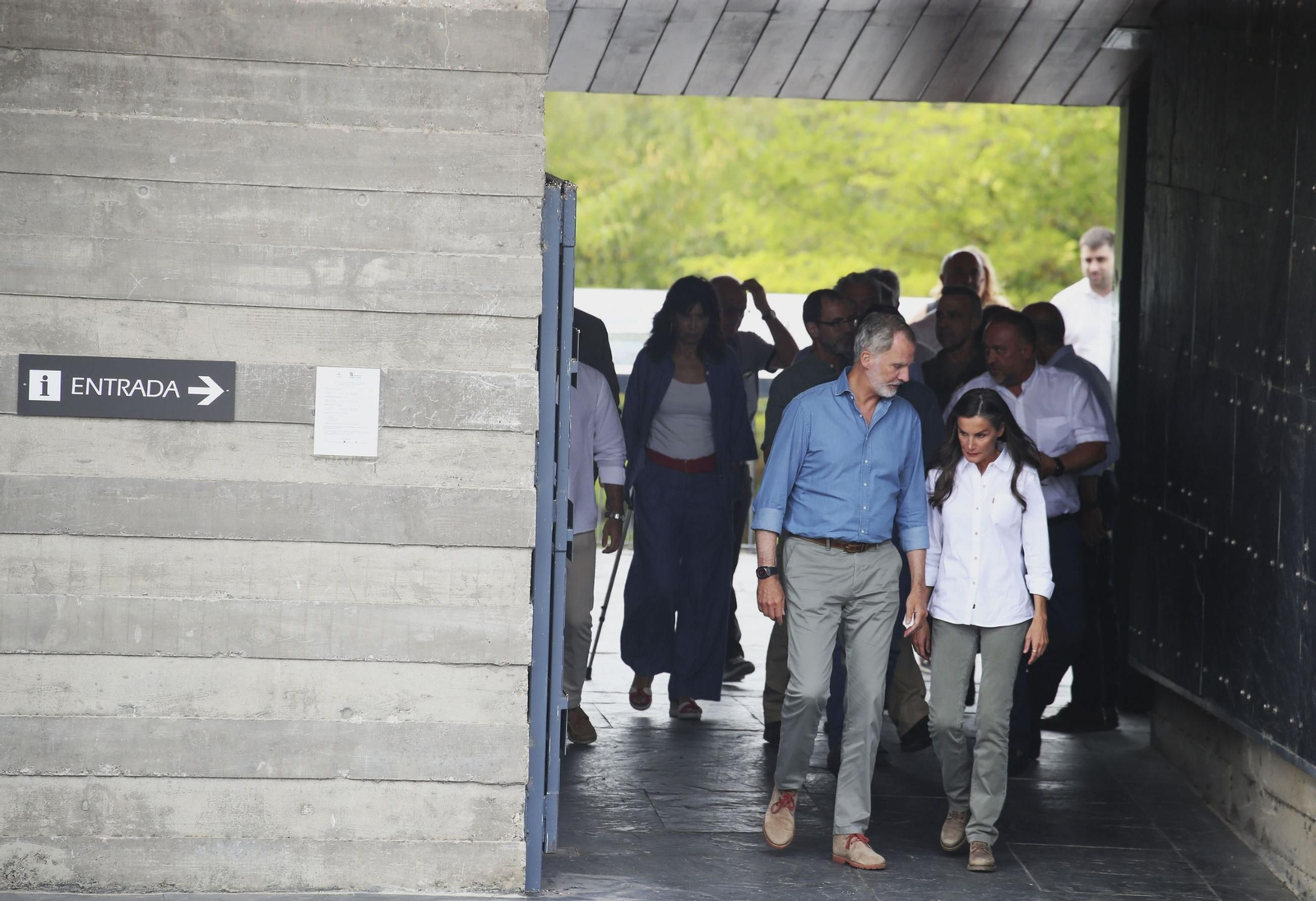 Las fotos de la visita de los Reyes a las zonas afectadas por los incendios en Sanabria y Las Médulas