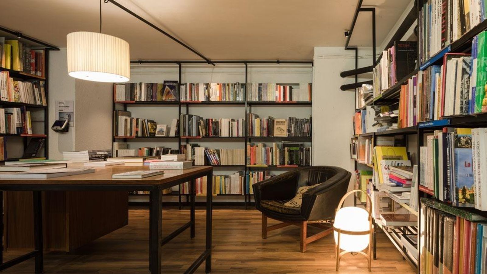 Una de las estancias de la librería.