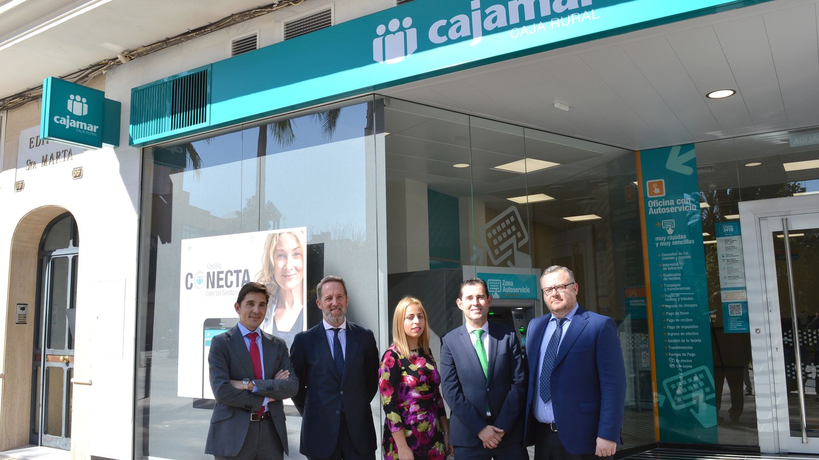 Inauguración de la nueva oficina de Cajamar en Puente Genil (Córdoba).