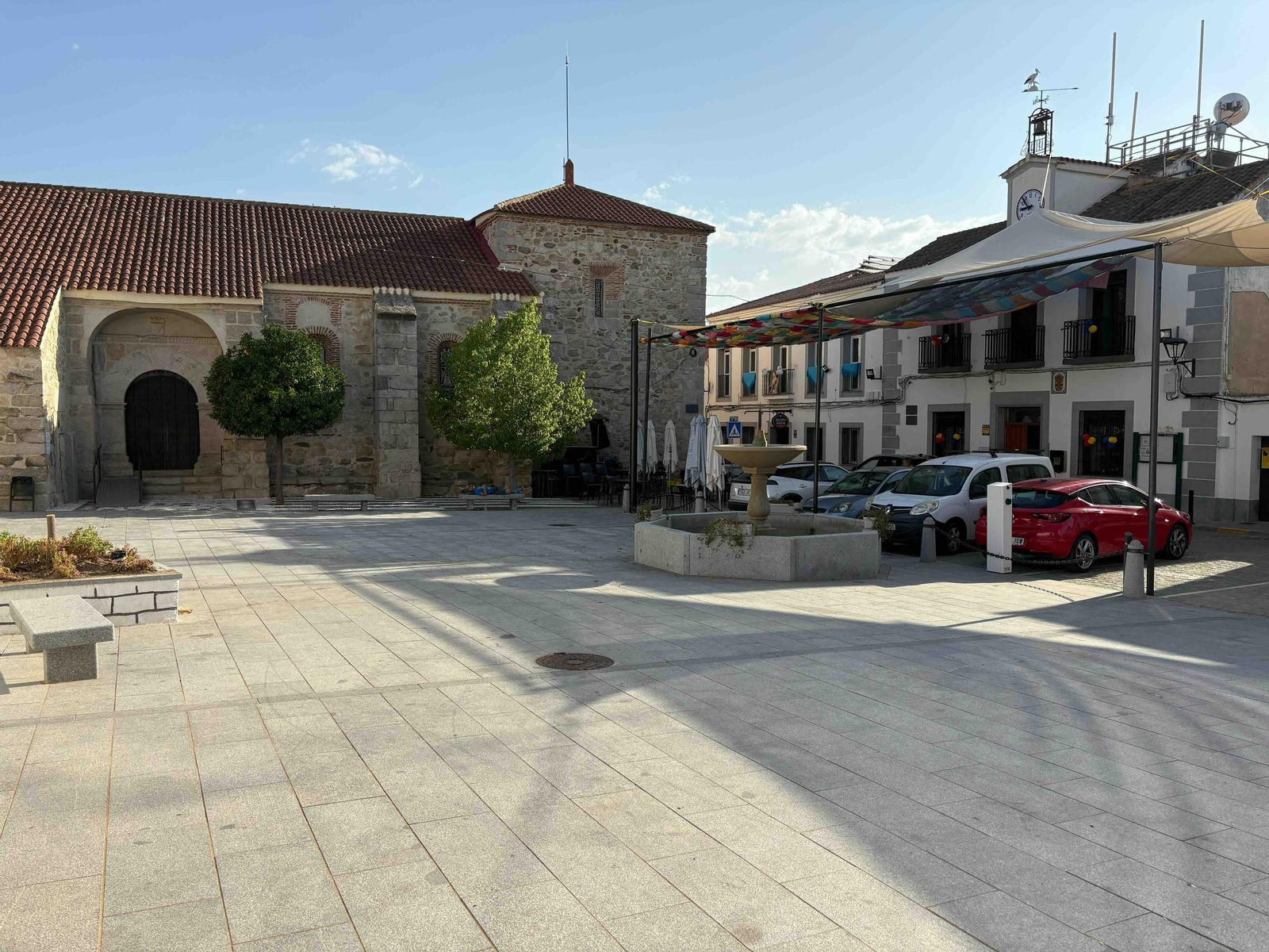 Plaza de la Constitución de El Guijo, donde se localiza el Ayuntamiento.