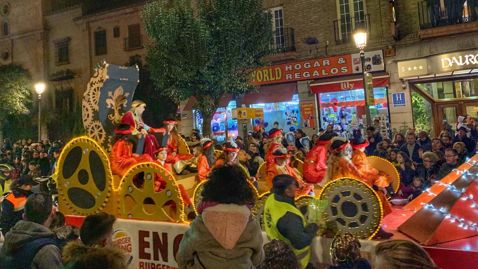 La Cabalgata a su paso por la Acera del Darro.