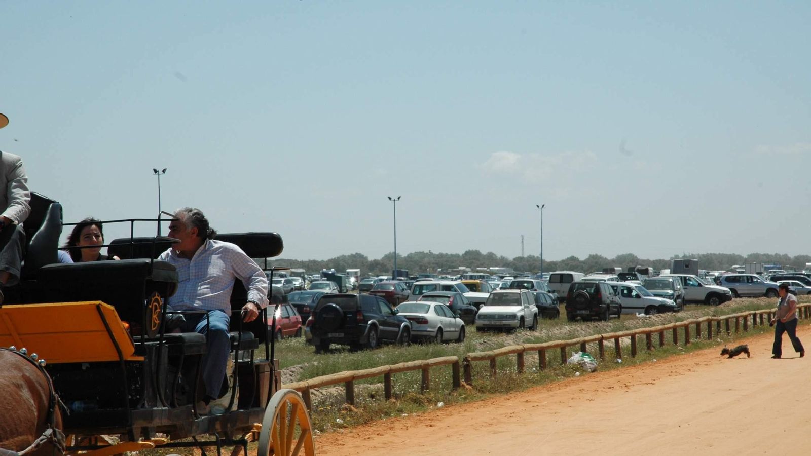 Aparcamiento de coches en El Rocío.