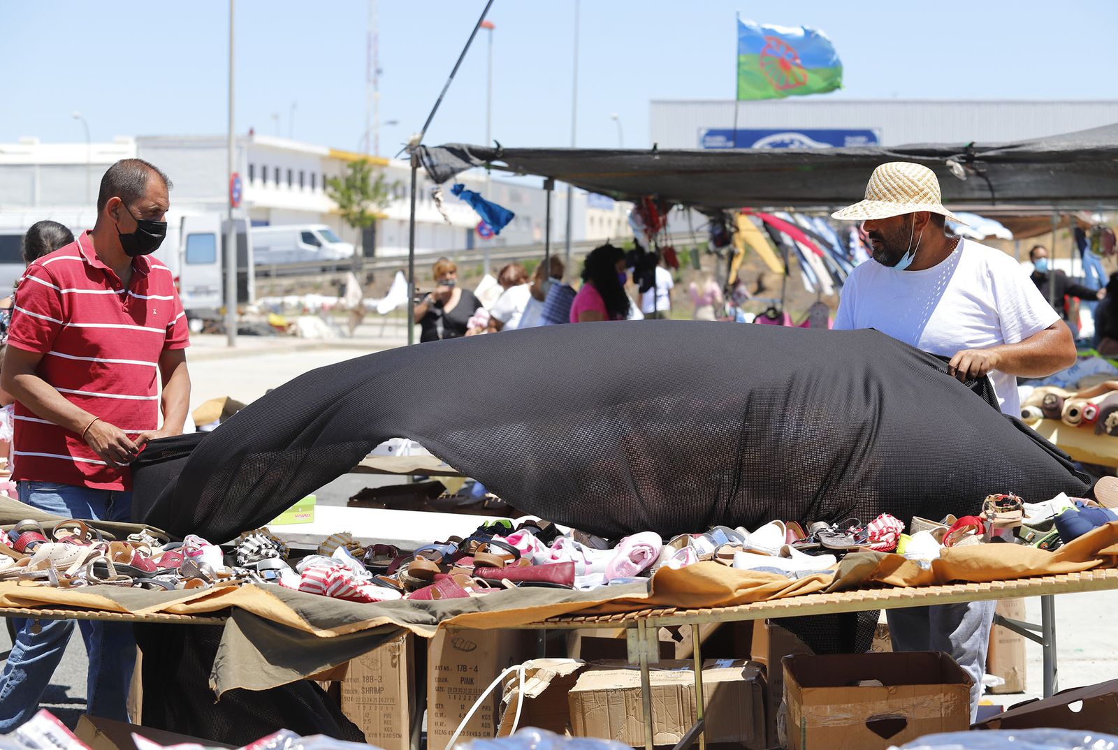 Imágenes del Mercadillo de Huelva en su nueva ubicación