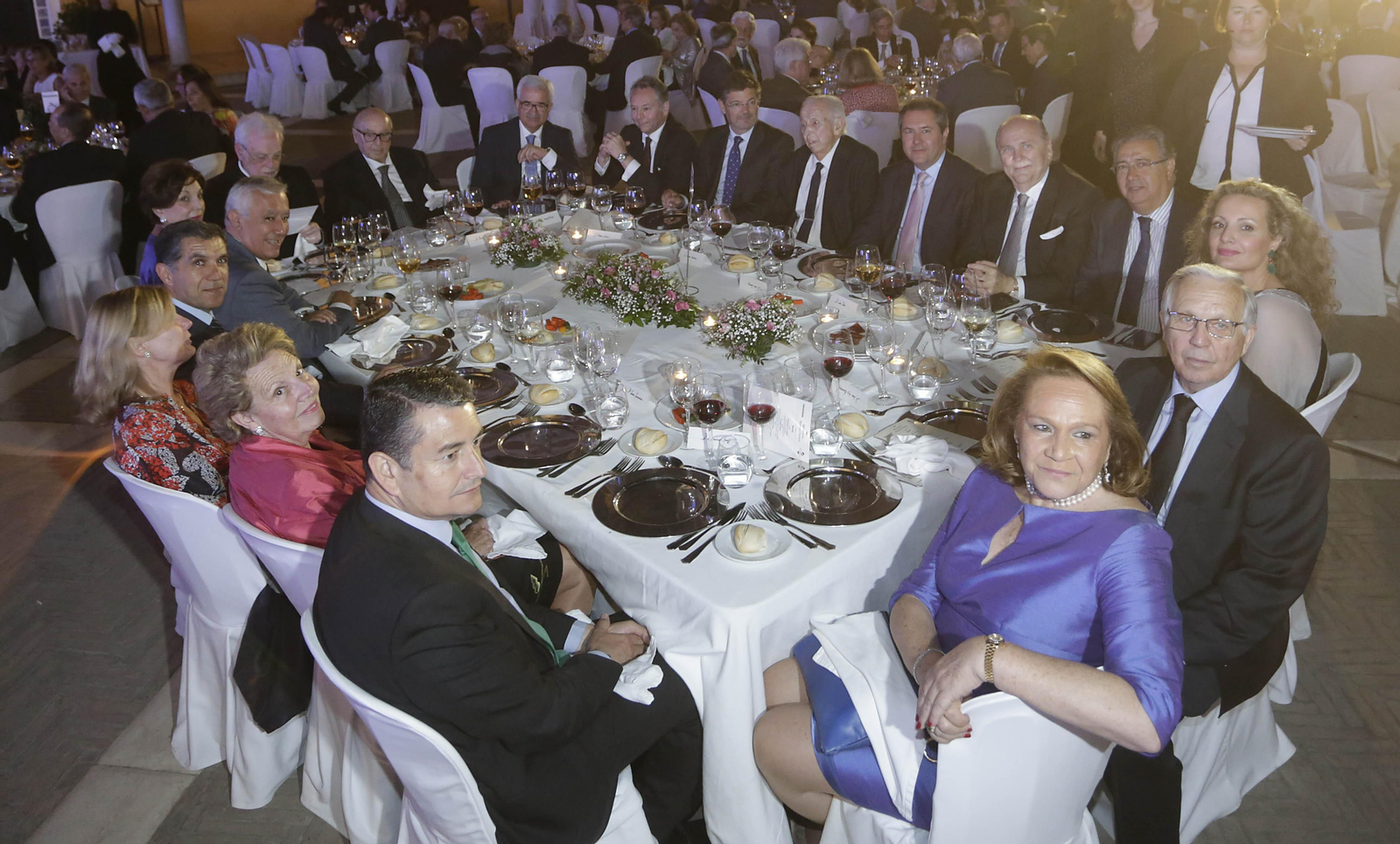 Antonio Sanz, Teresa García Izquierdo, Macarena Olivencia, Lorenzo del Río, Javier Arenas, Quina Martínez de Salazar, Carlos Amigo, Manuel Clavero, Manuel Jiménez Barrios, José Joly, Rafael Catalá, Manuel Olivencia, Juan Espadas, José Moya, Juan Ignacio Zoido, Marita Rufino, José Luis Ballester y Concha Yoldi.