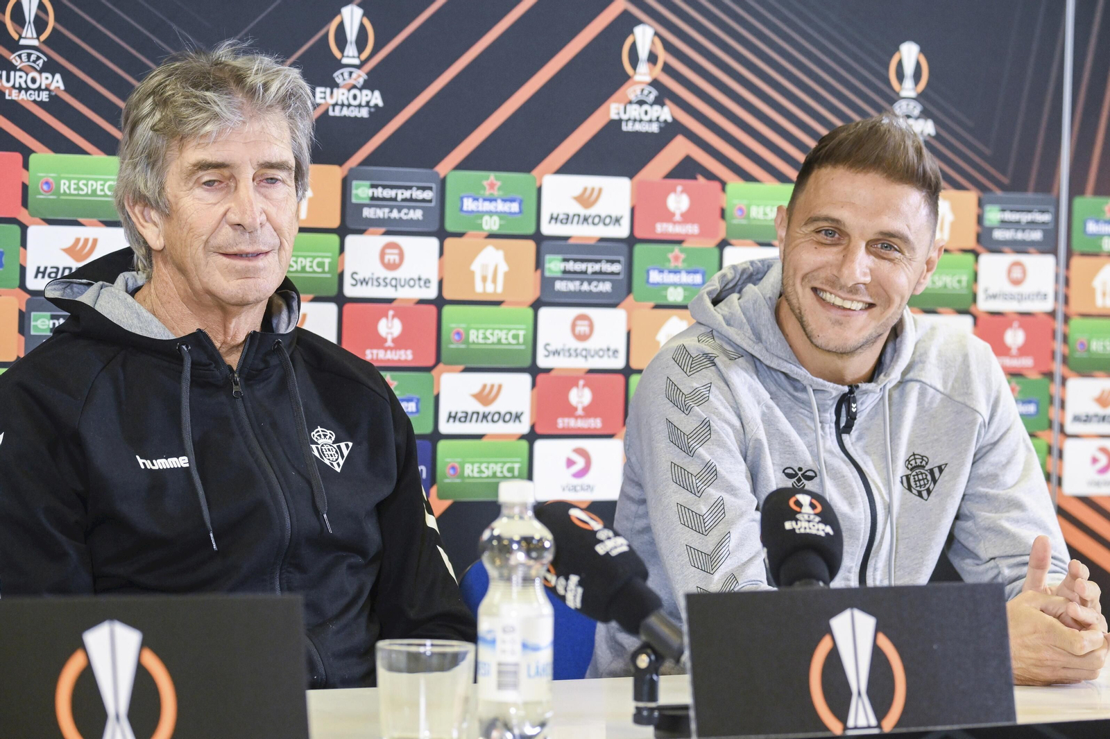 Joaquín, junto a Pellegrini, en una comparecencia previa a un partido de la Liga Europa.