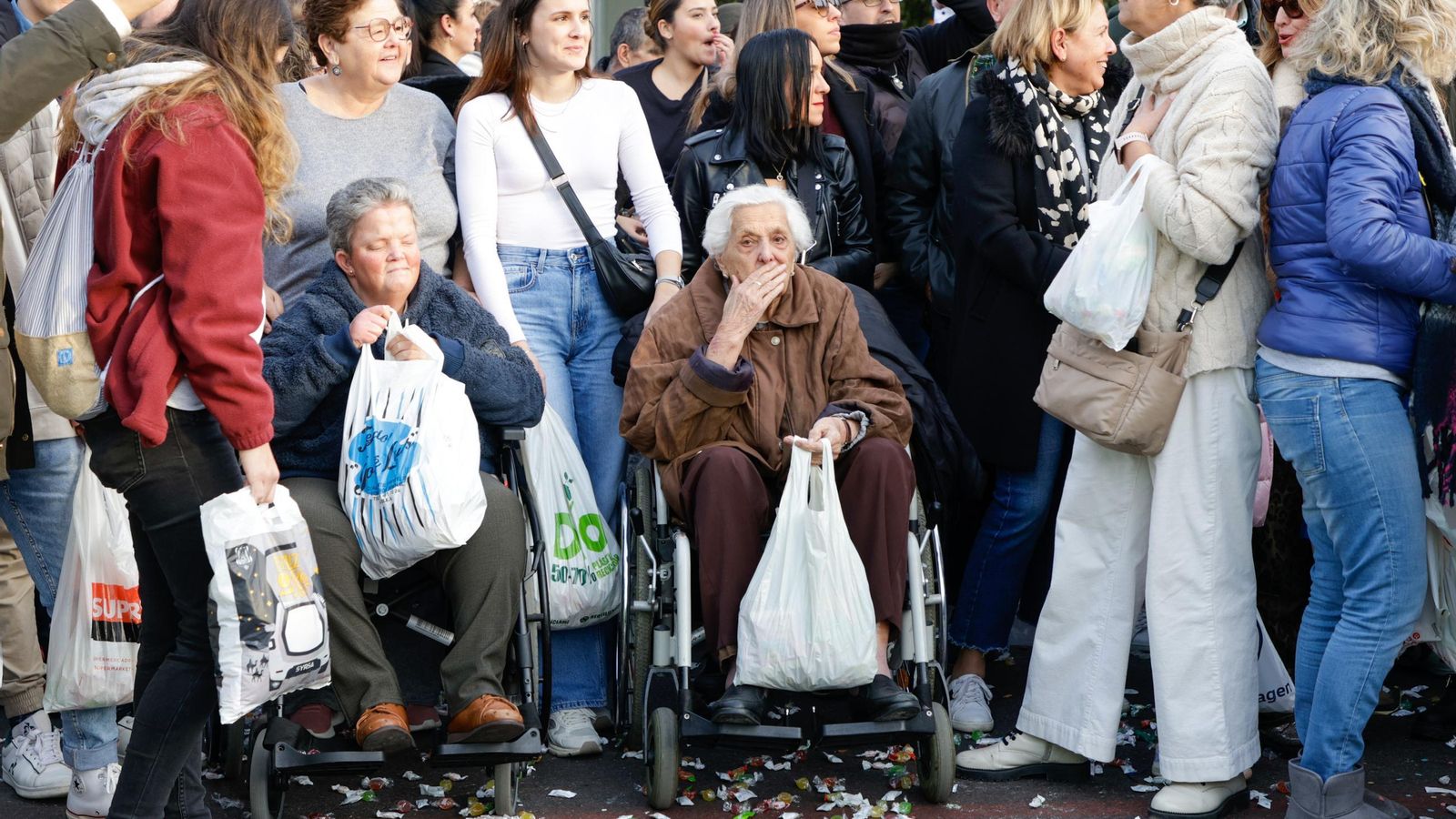 Las fotos de la ínsolita salida de los Reyes Magos del Ateneo un 4 de enero