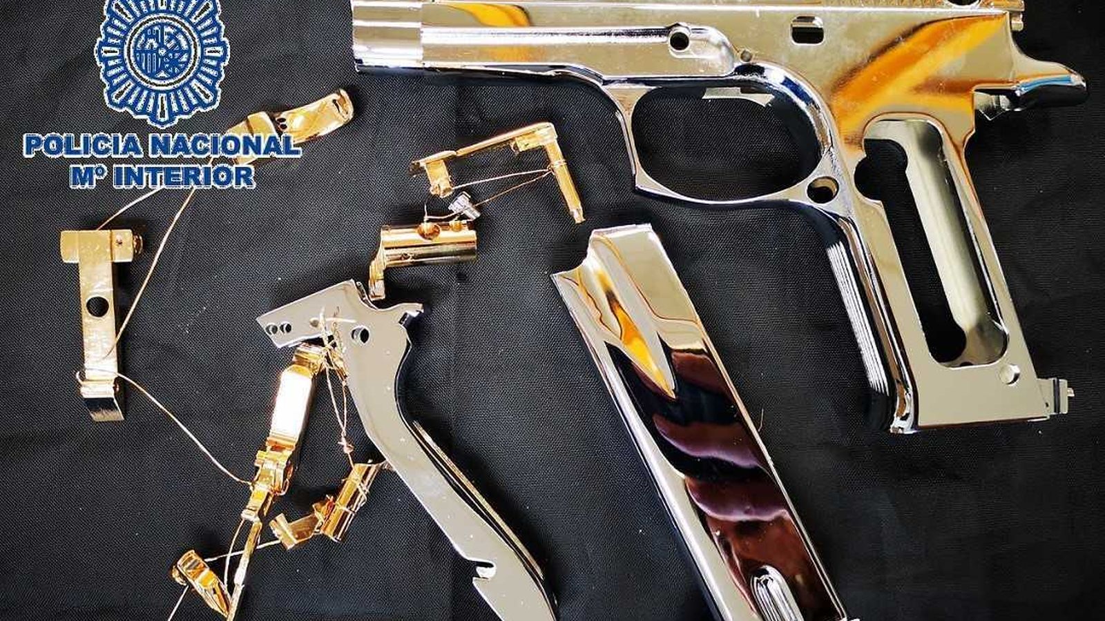 Una de las armas fabricadas con piezas