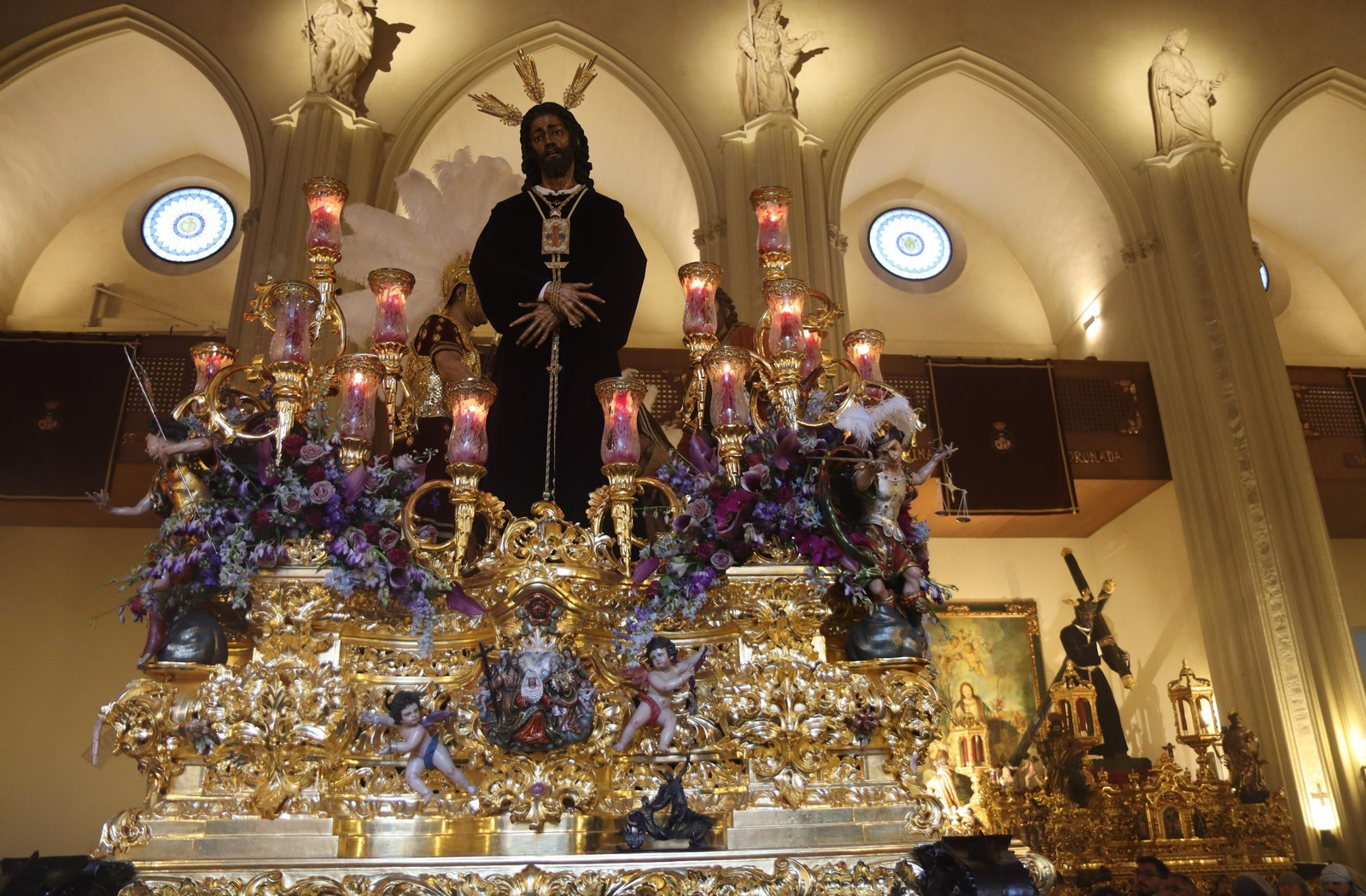 La salida de la hermandad de San Pablo desde el Santuario de los Gitanos