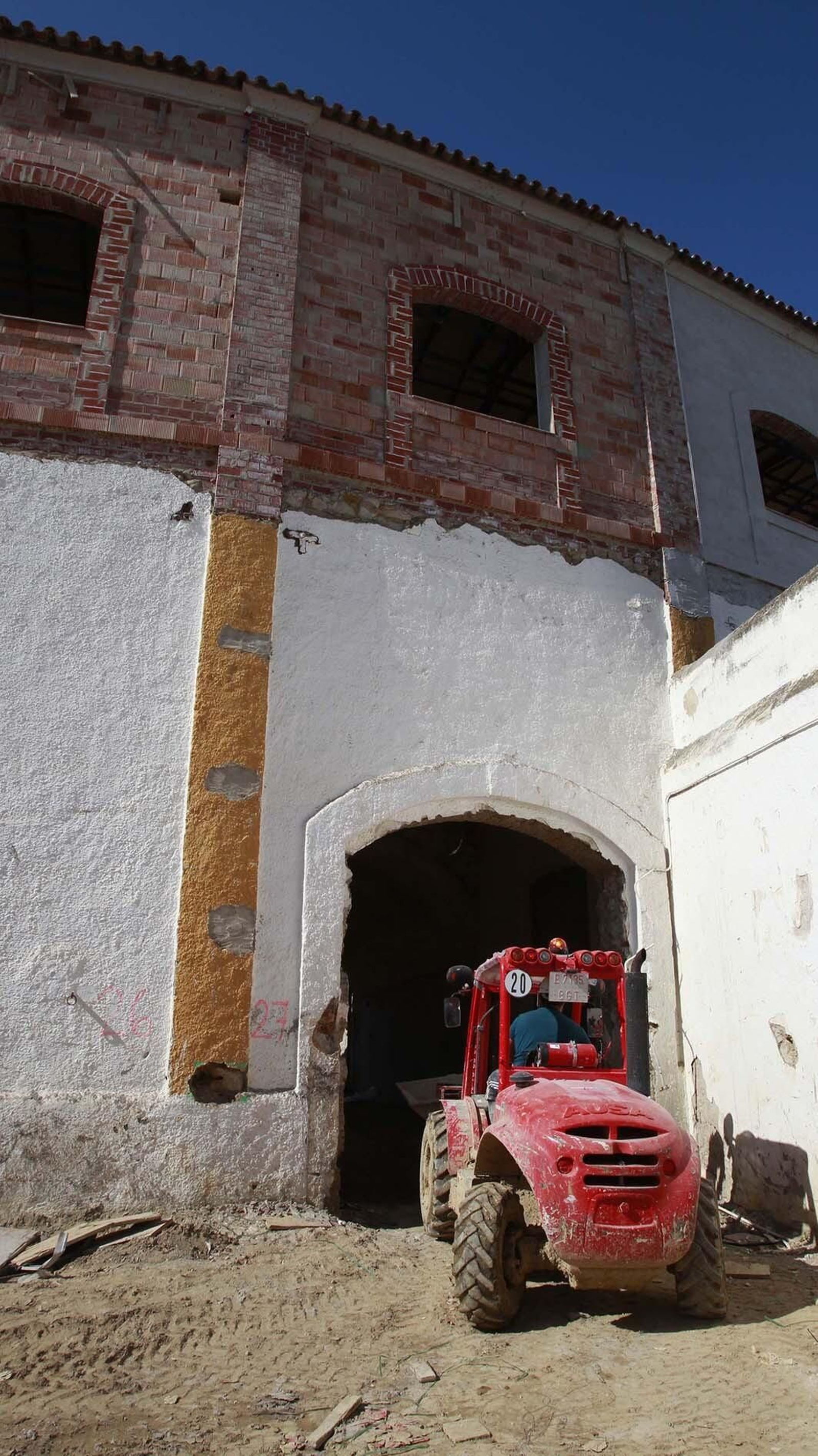 Las fotos de las obras de la plaza de toro de la Línea