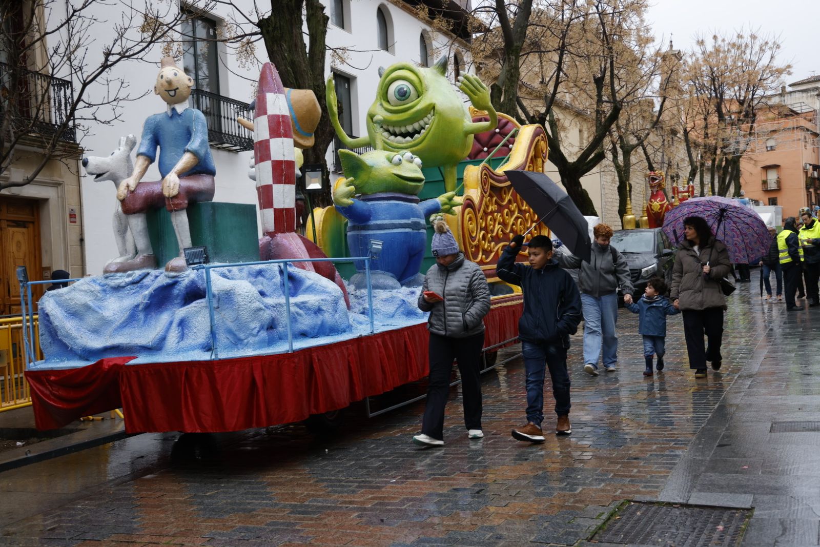 Carrozas preparadas junto al Ayuntamiento de Jaén.