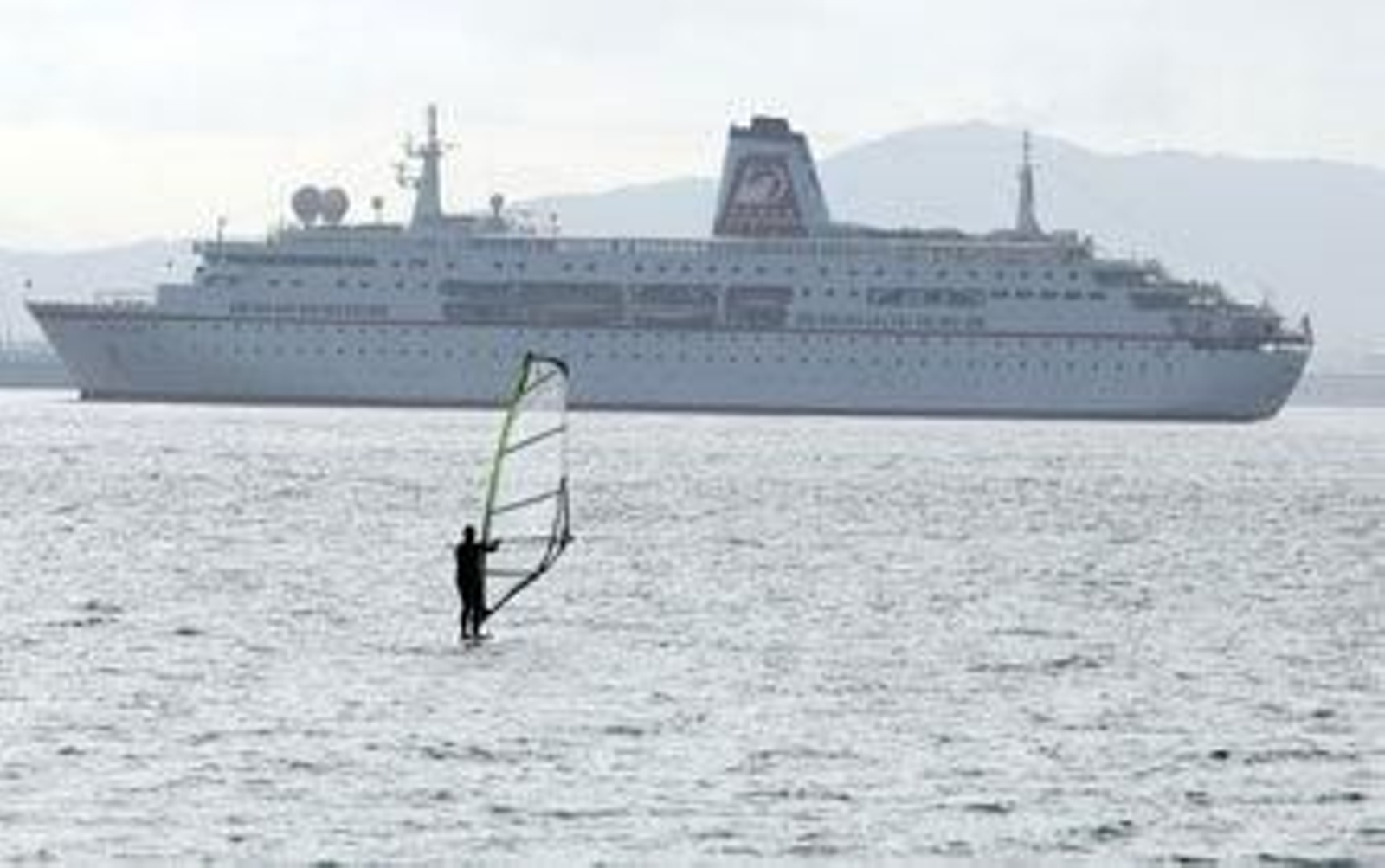 El crucero 'Deutschland' deja tirada a Navantia y la cambia por Gibraltar