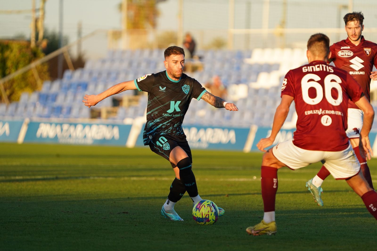 Las fotos del primer encuentro de la historia del Almería ante un rival italiano