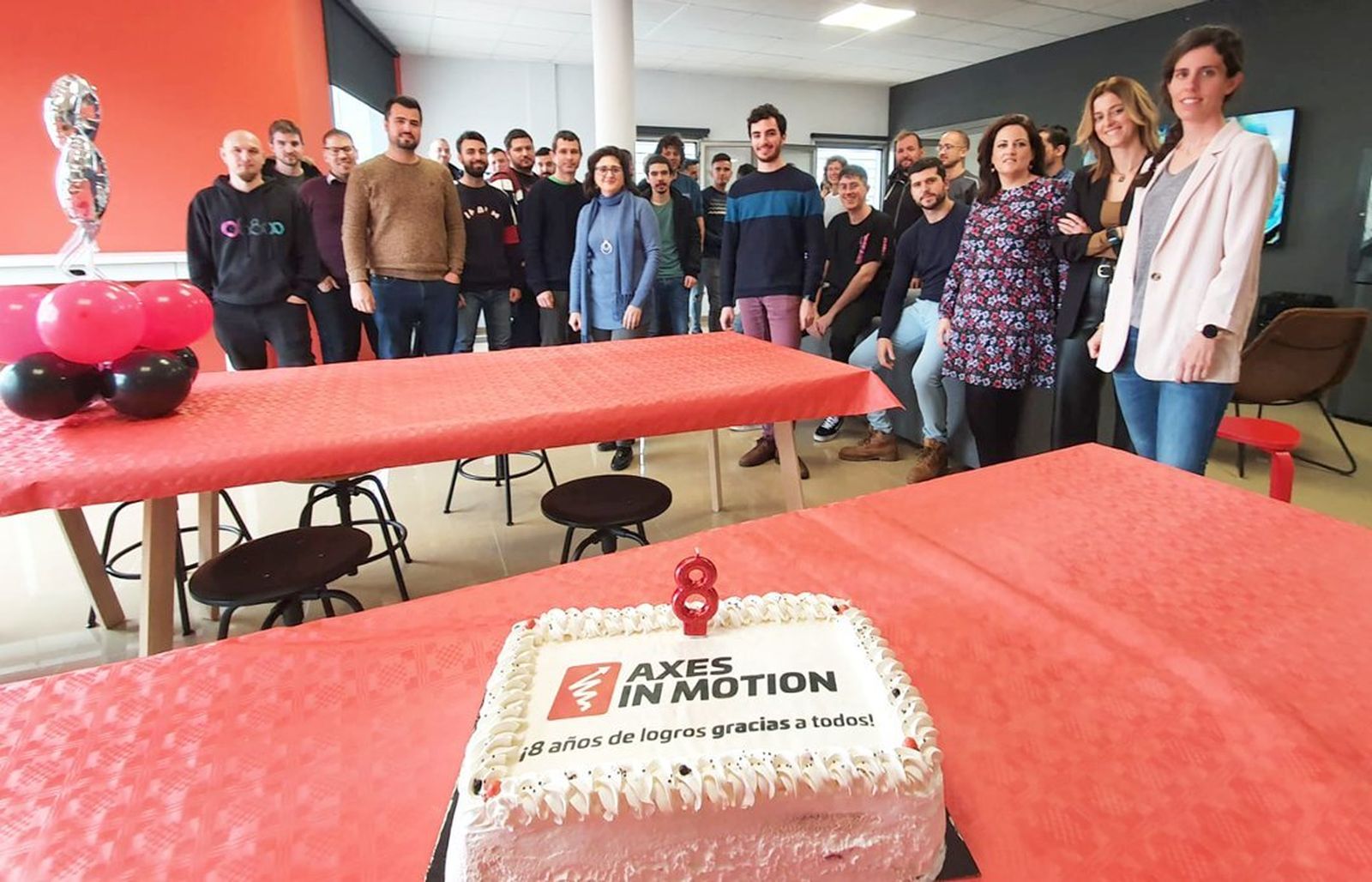 El equipo de Axes in motion, el pasado marzo, celebrando el octavo aniversario del estudio.