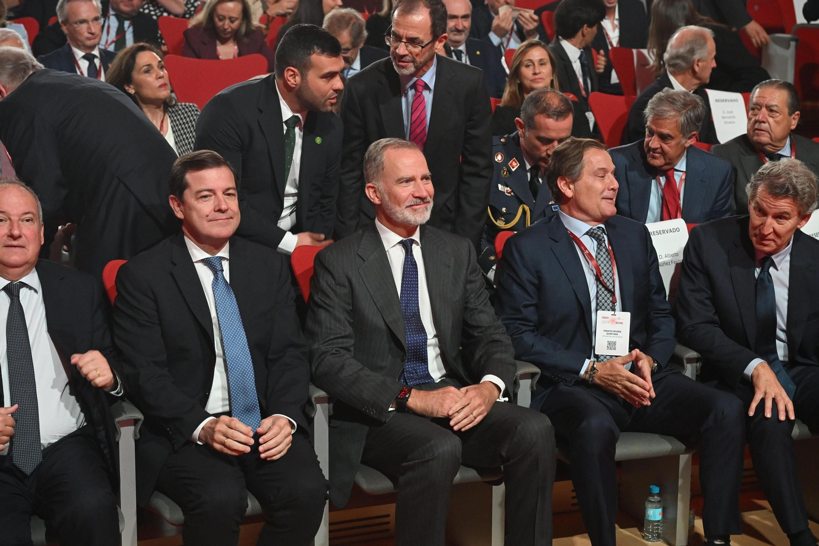 Su Majestad el Rey Felipe VI acompañado de autoridades en el XXVIII Congreso Nacional de la Empresa Familiar.