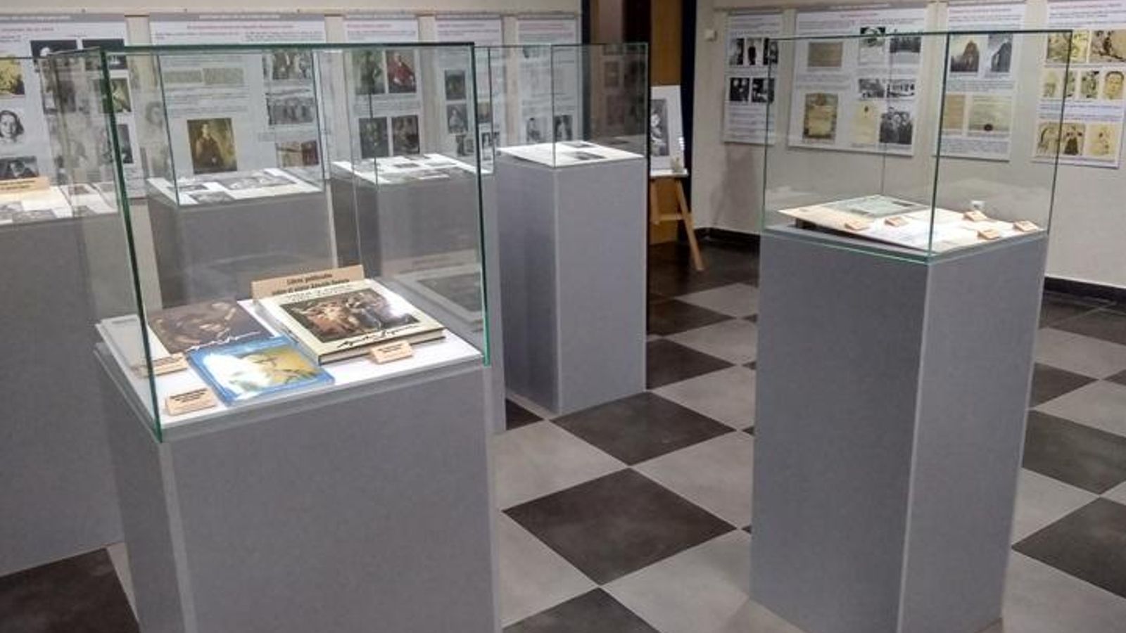 Exposición sobre el pintor tarifeño Agustín Segura.