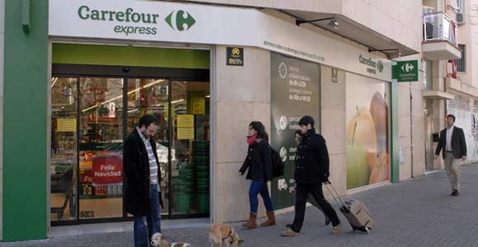 Cuatro detenidos tras atracar con un hacha y pistolas un supermercado