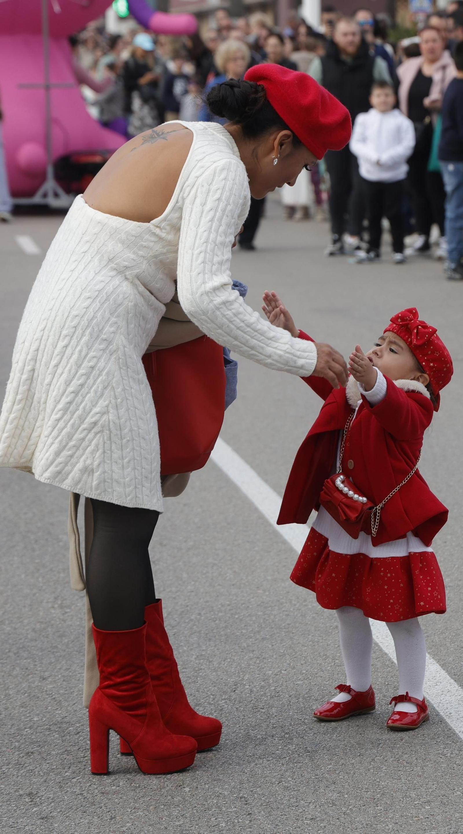Fotos de la cabalgata de Reyes Magos 2025 en La Línea
