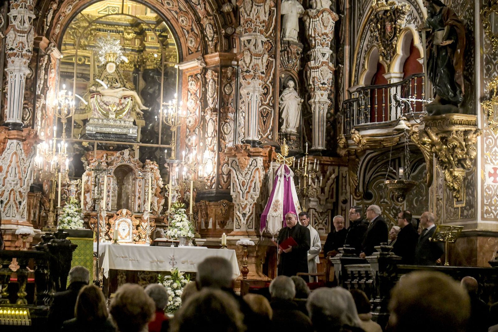 Así ha sido el rosario por la salud del Papa en Granada